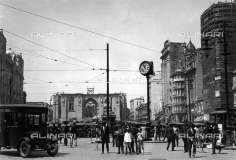FVQ-F-055682-0000 - Lively square in Sao Paulo, Brazil - Date of photography: 1940-1950 ca. - Alinari Archives, Florence