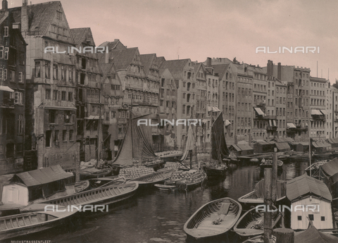 FVQ-F-063261-0000 - View of the canal houses in Deichstrasse, Hamburg - Date of photography: 1894 - Alinari Archives, Florence