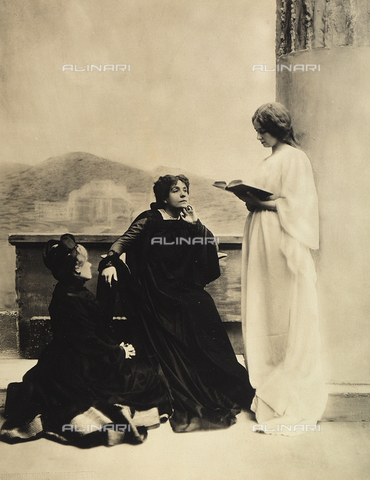FVQ-F-065284-0000 - Eleonora Duse acting in "La città morta", a play by Gabriele d'Annunzio - Date of photography: 1891-1895 ca - Alinari Archives, Florence