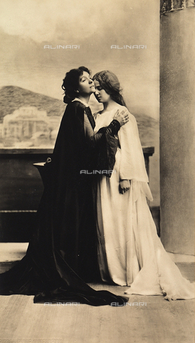 FVQ-F-065285-0000 - Eleonora Duse acting in "La città morta", a play by Gabriele d'Annunzio - Date of photography: 1891-1895 ca - Alinari Archives, Florence