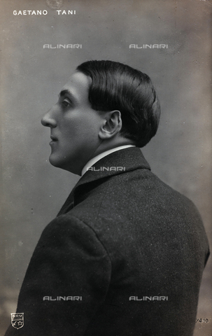 FVQ-F-082040-0000 - Portrait of the Italian opera singer Gaetano Tani; postcard - Date of photography: 1910-1920 - Alinari Archives, Florence