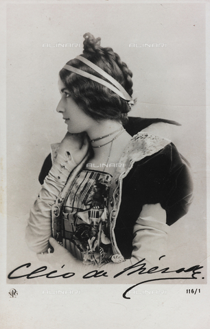 FVQ-F-082067-0000 - Portrait of the French dancer Cléo de Mérode (1875-1966), postcard - Date of photography: 1895-1905 - Alinari Archives, Florence