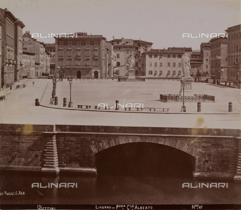 FVQ-F-105726-0000 - Piazza della Repubblica called "del Voltone" in Livorno. The work was built on the design of the architect Luigi Bettarini - Date of photography: 1890 ca. - Alinari Archives, Florence