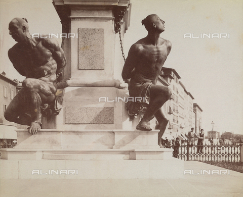 FVQ-F-105738-0000 - Detail of the Mori done by Pietro Tacca on the base of the monument dedicated to Ferdinando I de' Medici, Livorno - Date of photography: 1890 ca. - Alinari Archives, Florence