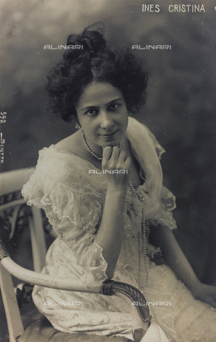 FVQ-F-116634-0000 - Ritratto dell'attrice italiana Ines Cristina, cartolina - Data dello scatto: 1900-1910 - Archivi Alinari, Firenze
