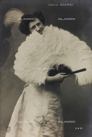 FVQ-F-116657-0000 - Portrait of the Italian opera singer Amelia Soarez, postcard - Date of photography: 1905-1915 - Alinari Archives, Florence