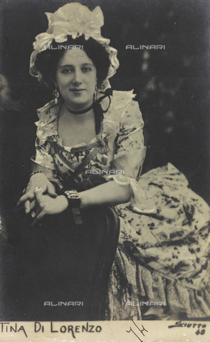 FVQ-F-116973-0000 - Ritratto dell'attrice italiana Tina Di Lorenzo, cartolina - Data dello scatto: 1900-1902 - Archivi Alinari, Firenze