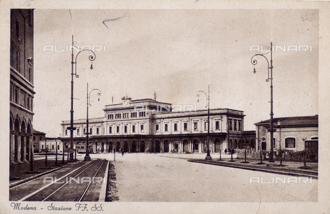 FVQ-F-135766-0000 - The railway station of Modena - Date of photography: 1930 ca. - Alinari Archives, Florence