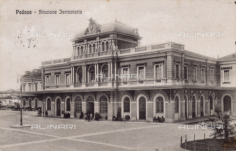 FVQ-F-135839-0000 - La stazione ferroviaria di Padova - Data dello scatto: 1910 ca. - Archivi Alinari, Firenze