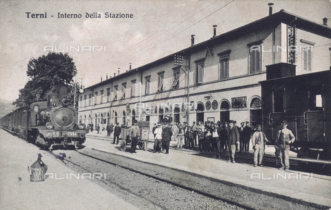 FVQ-F-136028-0000 - L'interno della stazione ferroviaria di Terni - Data dello scatto: 1909 ca. - Archivi Alinari, Firenze