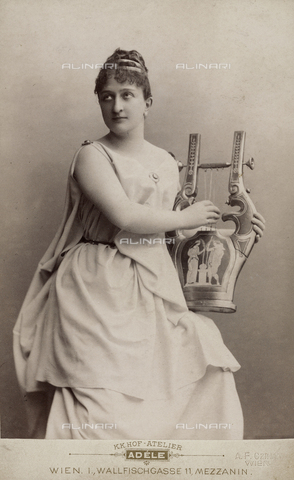 FVQ-F-139447-0000 - Portrait of an actress dressed as Medea - Date of photography: 1880 ca. - Alinari Archives, Florence