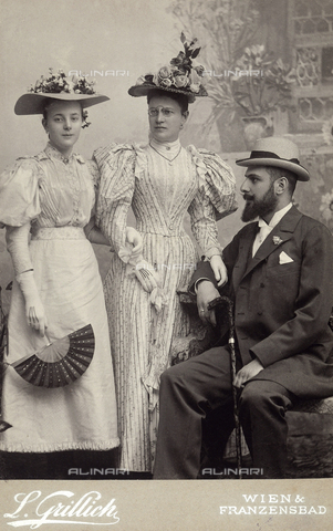 FVQ-F-139517-0000 - Man next to two women in daytime dress - Date of photography: 09/08/1896 - Alinari Archives, Florence