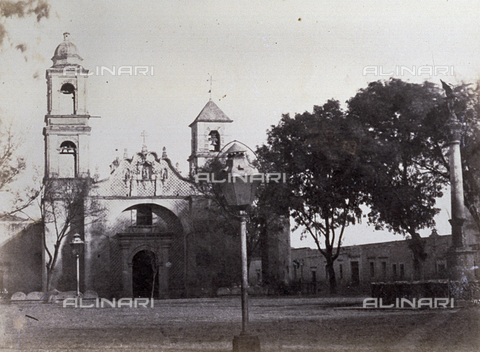 FVQ-F-141039-0000 - The facade of the Church of Acambaro, in Mexico, and the square in front. In the foreground a street lamp - Date of photography: 1863 - 1866 - Alinari Archives, Florence