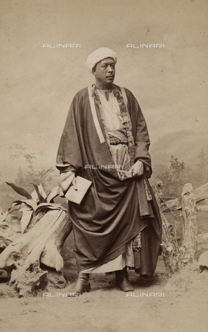 FVQ-F-143099-0000 - Portrait of a man in Oriental clothing - Date of photography: 1860 -1865 - Alinari Archives, Florence