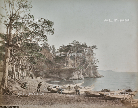 FVQ-F-146094-0000 - The beach of Tomioka, Japan - Date of photography: 1866-1890 - Alinari Archives, Florence