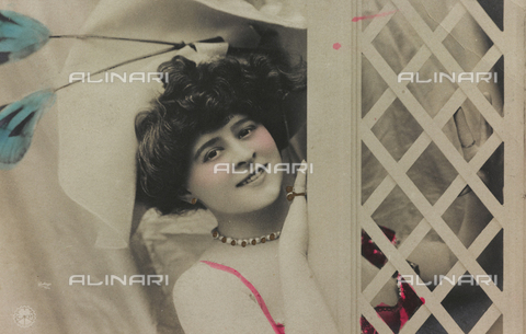 FVQ-F-146216-0000 - Close-up of a young woman, postcard - Date of photography: 1900-1909 - Alinari Archives, Florence