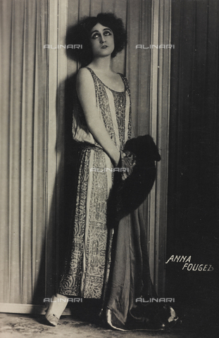 FVQ-F-146217-0000 - Portrait of the Italian actress and singer Anna Fougez, postcard - Date of photography: 1914-1924 - Alinari Archives, Florence