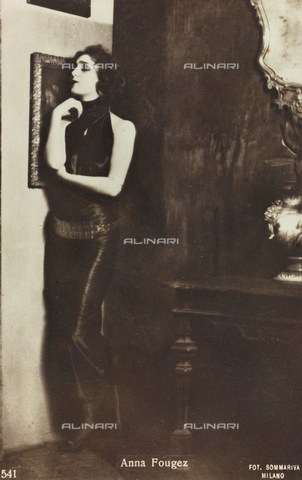 FVQ-F-146218-0000 - Portrait of the Italian actress and singer Anna Fougez, postcard - Date of photography: 1915-1925 - Alinari Archives, Florence