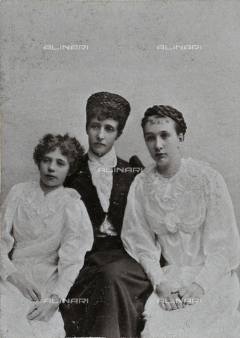 FVQ-F-146355-0000 - Maria Theresia, Maria Annunziata, and Elisabeth Amalie Erzherzogin, daughters of Karl Ludwig Josef Maria of Augsburg-Lorraine, Archduke of Austria - Date of photography: 1890 ca. - Alinari Archives, Florence