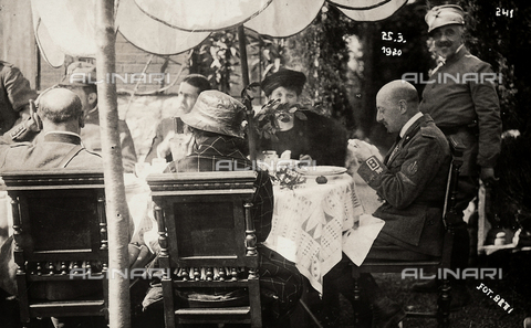 FVQ-F-183532-0000 - Gabriele D'Annunzio taking part in a banquet of hounour, held during the occupation of Fiume by part of his Italian legionary troops. - Date of photography: 25/03/1919 - Alinari Archives, Florence