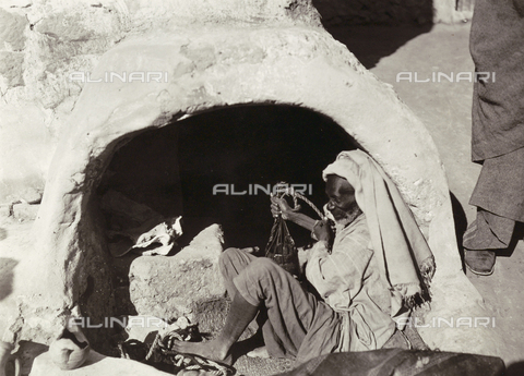 FVQ-F-196807-0000 - Old native of Libya - Date of photography: 1930 ca. - Alinari Archives, Florence