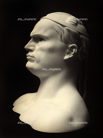 FVQ-F-199835-0000 - Bust depicting the portrait of Benito Mussolini, work by Adolfo Wildt - Date of photography: 1930 ca. - Alinari Archives, Florence