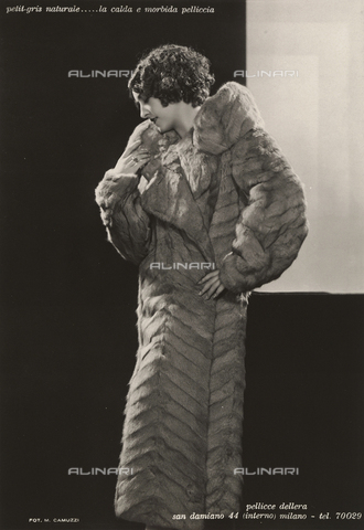 FVQ-F-210329-0000 - Ritratto a figura intera di donna con pelliccia - Data dello scatto: 1925-1930 - Archivi Alinari, Firenze