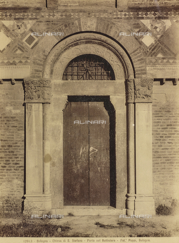 FVQ-F-221169-0000 - The door of the Baptistery (Chiesa della Trinità o del Martyrium) in the Santo Stefano complex, Bologna - Date of photography: 1890 ca. - Alinari Archives, Florence