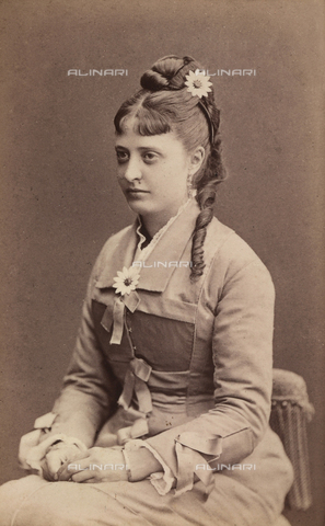 FVQ-F-P66242-0000 - Portrait of a young woman - Date of photography: 1870 ca. - Alinari Archives, Florence
