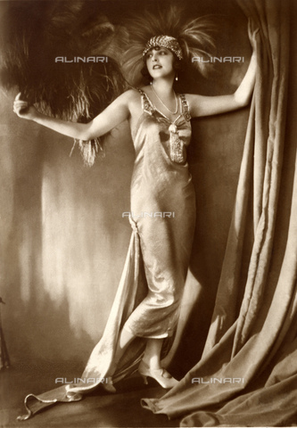 GBB-F-001025-0000 - 1928 ca, GERMANY : The italian and german silent screen MARCELLA ALBANI (1899 1959). Born Ida Maranca in Albano Laziale, Italy. Forgotten today, Marcella Albani was an idol of the European cinema in the final years of the 1920s, making dozens of films in five different countries (Italy, Germany, Austria, France and Czechoslovakia). After sound came, her popularity declined and she turned to writing. - © ARCHIVIO GBB / Archivi Alinari