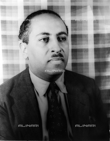 GBB-F-001061-0000 - 1939, USA : The african-american writer ARNA BONTEMPS (1902 - 1973). Was an American poet and a noted member of the negro Harlem Renaissance.His critically most important work, The Story of the Negro (1948), received the Jane Addams Book Award and was also a Newbery Honor Book. He is probably best known for the 1931 novel God Sends Sunday, the 1936 novel Black Thunder, and the 1966 anthology Great Slave Narratives. He also wrote the 1946 play St. Louis Woman with Countee Cullen - © ARCHIVIO GBB / Archivi Alinari