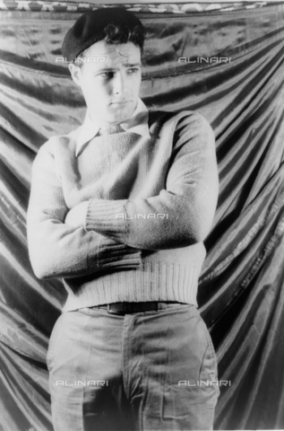 GBB-F-001068-0000 - 1948, 27 december, USA : The future movie actor MARLON BRANDO (1924 - 2004) in his theatre role in " A Streetcar Named Desire " by Tennessee Williams - © ARCHIVIO GBB / Archivi Alinari