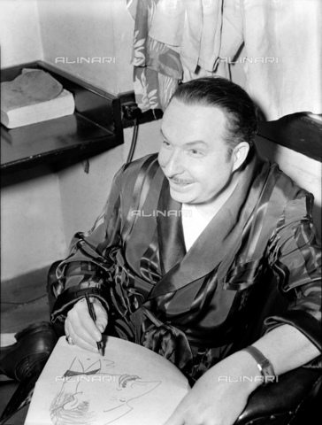 GBB-F-001100-0000 - 1947 ca, NEW YORK, USA : The celebrated music composer and director XAVIER CUGAT (1900 - 1990). Was a Spanish-American bandleader who spent his formative years in Havana, Cuba. A trained violinist and arranger, he was a key personality in the spread of Latin music in United States popular music. He was also a cartoonist and a successful businessman. His fourth marriage was with the celebrated actress and singer Abbe Lane from 1952 to 1964. - © ARCHIVIO GBB / Archivi Alinari