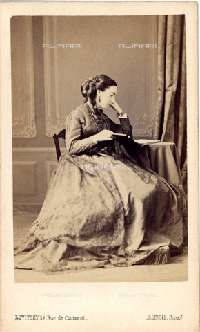 GBB-F-001103-0000 - 1869, Paris, FRANCE : The french Comtesse D'HONORATI, woman writer. With probability of italian noble family enstablished in France during the XVII century and probabily by the family D' HONORATI DE JONQUERETTES in Avignon, Provence. - © ARCHIVIO GBB / Archivi Alinari