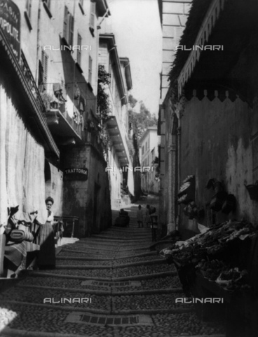 GBB-F-001233-0000 - 1910 ca., BELLAGIOA, LAGO MAGGIORE, ITALY : BELLAGIO. - © ARCHIVIO GBB / Archivi Alinari