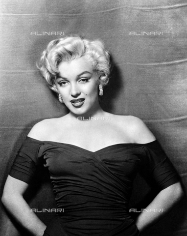 GBB-F-001389-0000 - 1952, USA : The american actress MARILYN MONROE (1926 - 1962), pubblicity still at time of movie MONKEY BUSINESS (IL MAGNIFICO SCHERZO) by Howard Hawks. - © ARCHIVIO GBB / Archivi Alinari