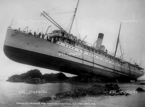 GBB-F-001783-0000 - 1910, 5 august, Alaska, USA : The C.P.R.CO. S.S. PRINCESS MAY, wrecked on Sentinel Island in ALASKA. - © ARCHIVIO GBB / Archivi Alinari