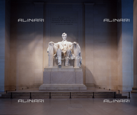 GBB-F-002006-0000 - 2000 ca, WASHINGTON, DC, USA : Daniel Chester French's statue of Abraham Lincoln at the Lincoln Memorial, Washington, D.C.. The U.S.A. President ABRAHAM LINCOLN ( 1809 - 1865). Lincoln Memorial, Washington D.C. The Lincoln Memorial is an American memorial built to honor the 16th President of the United States, Abraham Lincoln. It is located on the National Mall in Washington, D.C. and was dedicated on May 30, 1922. The architect was Henry Bacon, the sculptor of the main statue (Abraham Lincoln, 1920) was Daniel Chester French, and the painter of the interior murals was Jules Guerin. It is one of several monuments built to honor an American president. - © ARCHIVIO GBB / Archivi Alinari