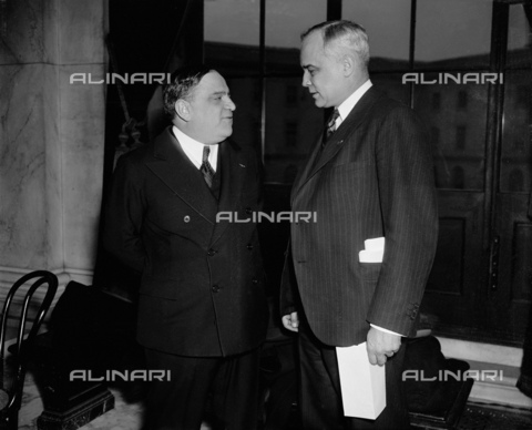 GBB-F-002468-0000 - 1938, 17 january, WASHINGTON, USA : The United States Mayor of New York City FIORELLO LA GUARDIA (1882 - 1947).Mayors meet at senate hearing. Washington, D.C., Jan. 17. Mayors of two of the country's largest cities, New York, Fiorello La Guardia (left) and Mayor Harold H. Burton of Cleveland met today at the Capitol where both appeared to testify before the Senate Unemployment and Relief Committee on possible need for additional relief funds - © ARCHIVIO GBB / Archivi Alinari