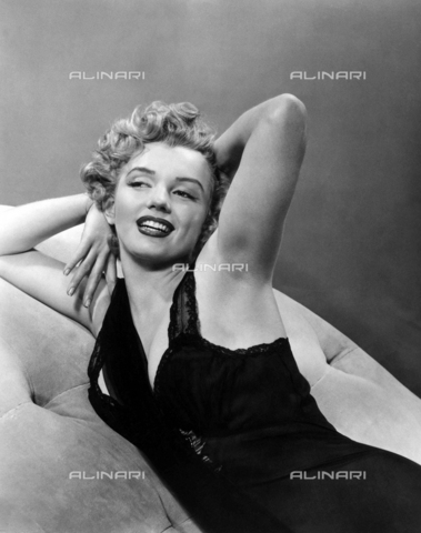 GBB-F-003460-0000 - 1952, USA : The american actress MARILYN MONROE (1926 - 1962) at time of movie " Don't Bother to Knock "(LA TUA BOCCA BRUCIA) by Roy Baker. Pubblicity Still  20Th Century Fox - © ARCHIVIO GBB / Archivi Alinari