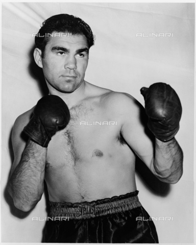 GBB-F-004409-0000 - 1938, USA : The german World Champion Heavyweight boxeur MAX SCHMELING (1905 - 2005), a real popular hero in Nazist hera. Schmeling was heavyweight champion of the world between 1930 and 1932. His two fights with Joe Louis in 1936 and 1938 were worldwide cultural events because of their national and racist associations. In this photo at time of training for the match with american boxeur Joe Louis (1914 - 1981) at Yankee Stadium, Bronx, New York, the day 22 june 1938, and loss by Schmeling. Proclaimed the "Fight of the Decade" by The Ring Magazine. - © ARCHIVIO GBB / Archivi Alinari