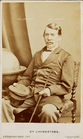 GBB-F-004842-0000 - 1872 ca, LONDON, GREAT BRITAIN : Celebrated DAVID LIVINGSTONE (Blantyre, Schotland 1813 - Chtambo, Zambia 1873) scottish missionary explorator in Africa, discover the Lake Ngami, the Victoria Falls (named after the Queen VICTORIA) in 1855 and the Lake Nyassa (today named Malawi). Missing in 1869 was finded at Ujiji (near Lake Tanganica) from the journalist HENRY STANLEY in 1871, during the research of the source of the Nile. - © ARCHIVIO GBB / Archivi Alinari
