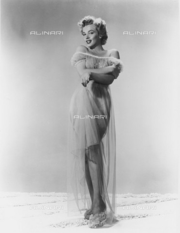 GBB-F-005433-0000 - 1952, USA : The movie actress MARILYN MONROE (1926 - 1962), PIN UP pose, pubblicity still at 20Th Century Fox studios - © ARCHIVIO GBB / Archivi Alinari