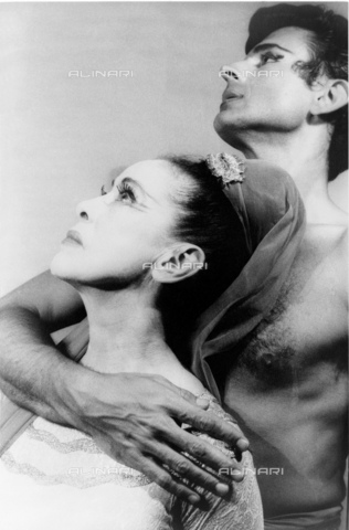 GBB-F-005950-0000 - 1961, 27 june, NEW YORK, USA : The celebrated U.S.A. modern ballet dancer and coreographer MARTHA GRAHAM (1894 - 1991) with BERTRAM ROSS (1920 - 2003), in Visionary Recital - © ARCHIVIO GBB / Archivi Alinari