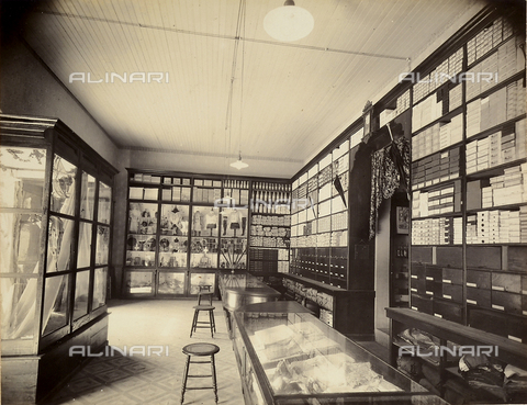 GCQ-A-003404-0003 - Immigration of the Italians to the Republic of Guatemala: the interior of Emilio Petrilli's clothing store - Date of photography: 1904-1906 ca. - Alinari Archives, Florence