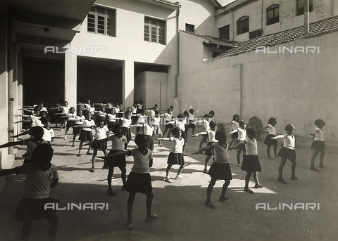 GCQ-A-003405-0008 - Activities of the Italians abroad. Casa d'Italia in Belo Horizonte: children do physical excercises in one of the courtyards of the Benito Mussolini Italian school - Date of photography: 1930 - 1935 ca. - Alinari Archives, Florence