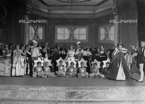 GCQ-A-003405-0019 - Activities of the Italians abroad. Casa d'Italia in Belo Horizonte: a scene from the play "Cinderella" performed by the students of the Italian School - Date of photography: 1930 - 1935 ca. - Alinari Archives, Florence