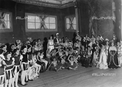 GCQ-A-003405-0022 - Activities of the Italians abroad. Casa d'Italia in Belo Horizonte: scene from the play "Cinderella" performed by the students of the Italian School - Date of photography: 1930 - 1935 ca. - Alinari Archives, Florence