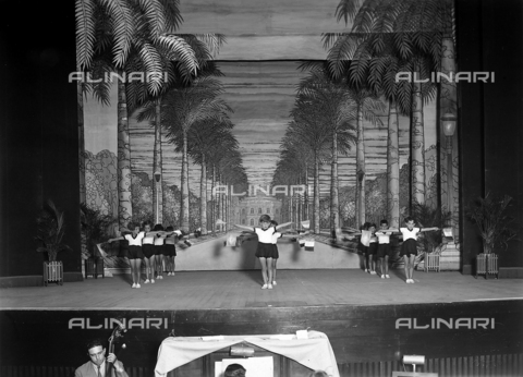 GCQ-A-003405-0023 - Activities of the Italians abroad. Casa d'Italia in Belo Horizonte: a gymnastic number performed by the students of the Grupo Escolar Benito Mussolini - Date of photography: 1930 - 1935 ca. - Alinari Archives, Florence