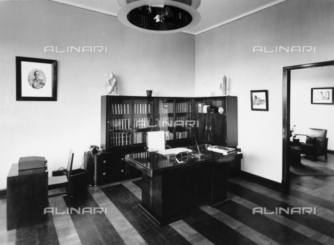 GCQ-A-003405-0025 - Activities of the Italians abroad. Casa d'Italia in Belo Horizonte: the studio of the Consul - Date of photography: 1930 - 1935 ca. - Alinari Archives, Florence